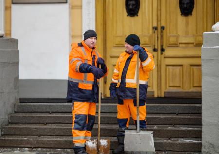 Названы самые дефицитные специальности в России