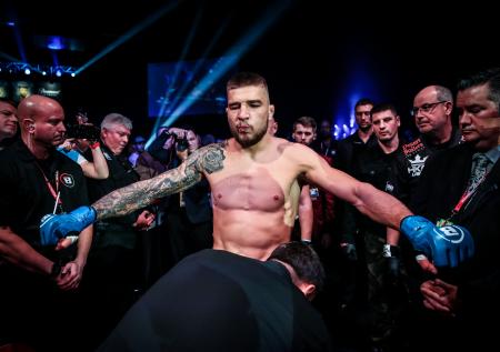 Стало известно, когда украинец Амосов проведёт первую защиту пояса Bellator