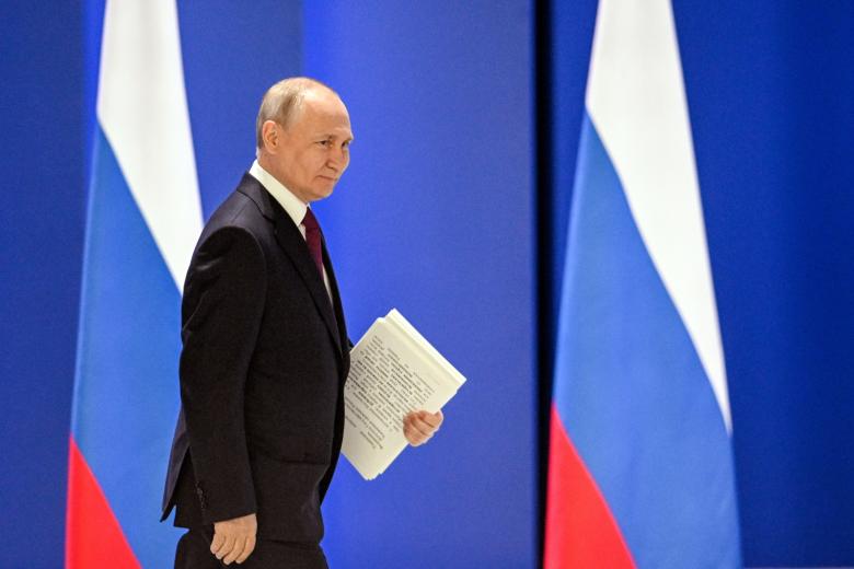 Президент РФ Владимир Путин во время выступления с ежегодным посланием Федеральному собранию РФ в Гостином Дворе