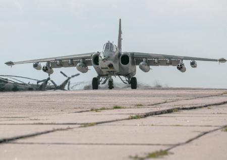 В Минобороны назвали причину крушения Су-25 под Ейском