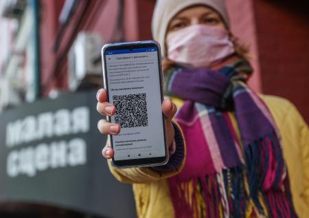 В РФ создали устройство, проверяющее QR-коды вакцинированных от COVID-19