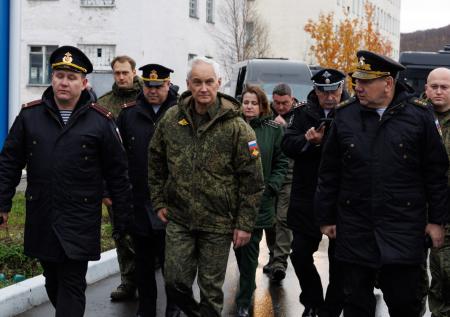 Белоусов осмотрел казармы и подлодку «Князь Владимир» в Мурманской области