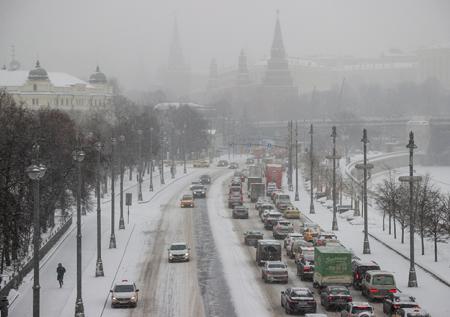 Москвичей предупредили о метели и снежных заносах 13 февраля