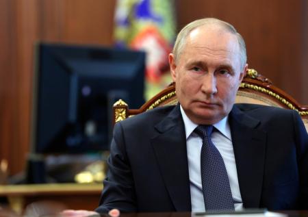 Путин поручил привлечь участников СВО к воспитанию детей и молодежи