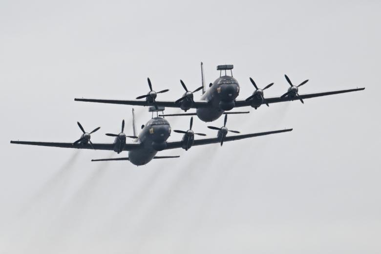 Противолодочные самолеты Ил-38 на Главном военно-морском параде в честь Дня ВМФ РФ в Санкт-Петербурге