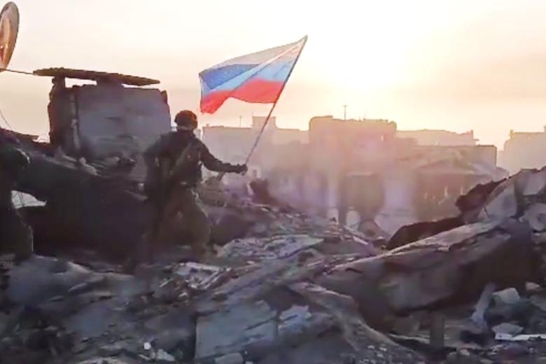 Водружение флагов России и ЧВК «Вагнер» в освобожденном Артемовске