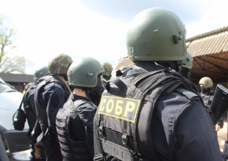 Из нарколаборатории под Новгородом изъяли 20 кг наркотиков и сырьё для них