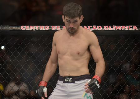 Майя задушил Аскрена до отключки в бою лучших борцов UFC