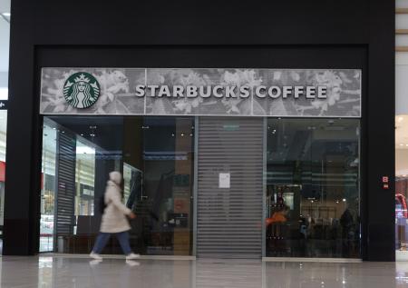 Основатель Pinskiy&Co Пинский завершает сделку по покупке Starbucks в РФ
