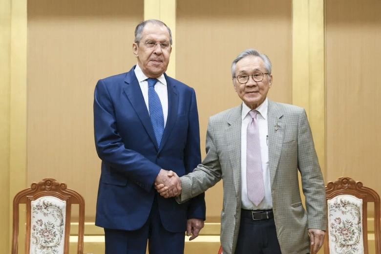 Министр иностранных дел РФ Сергей Лавров и вице-премьер, министр иностранных дел Королевства Таиланд Дон Праматвинай