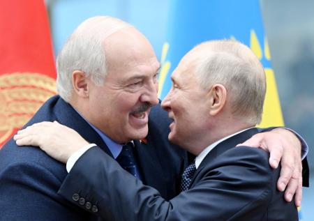 Объятия Путина и Лукашенко, вместо Армении — коньяк: как прошел саммит ОДКБ