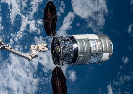 Американский грузовик Cygnus пристыковался к МКС