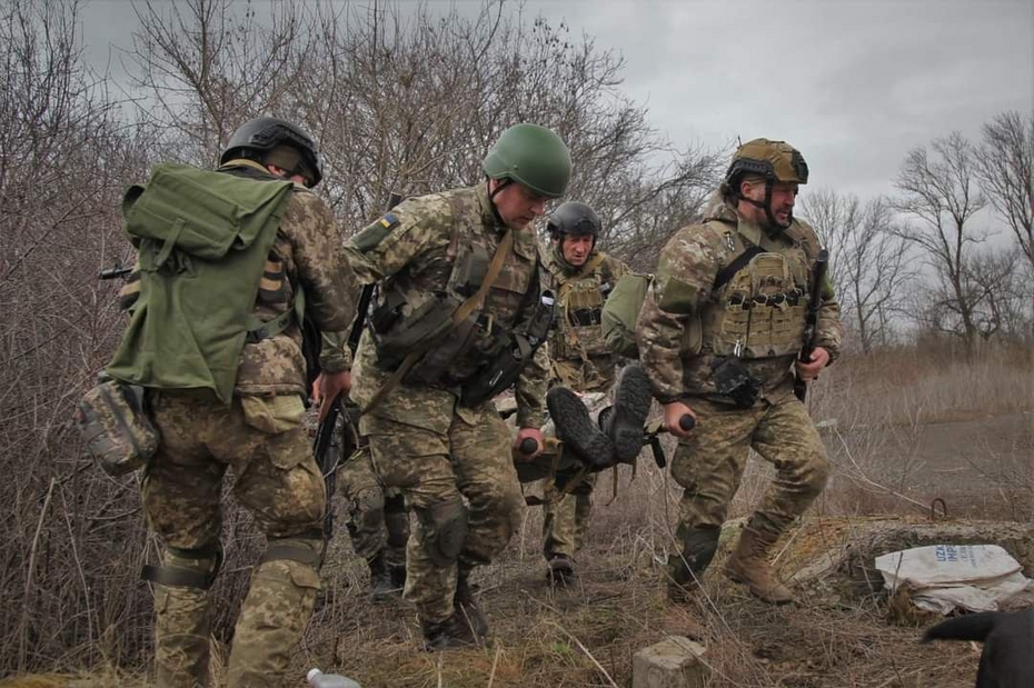 Военнослужащие Вооруженных сил Украины в зоне боевых действий