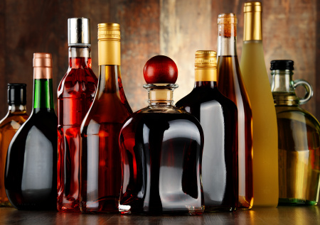 Гости бросились воровать спиртное со столов во время покушения на Трампа