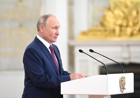 Путин поручил выделить на строительство дорог триллионы рублей