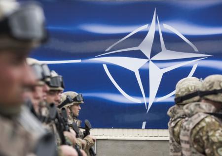 Восемь волн расширения: как армии НАТО пришли к границам России