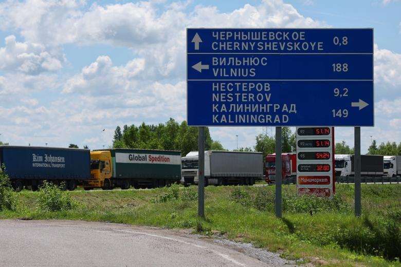 Грузовые автомобили у КПП «Чернышевское» в Калининградской области