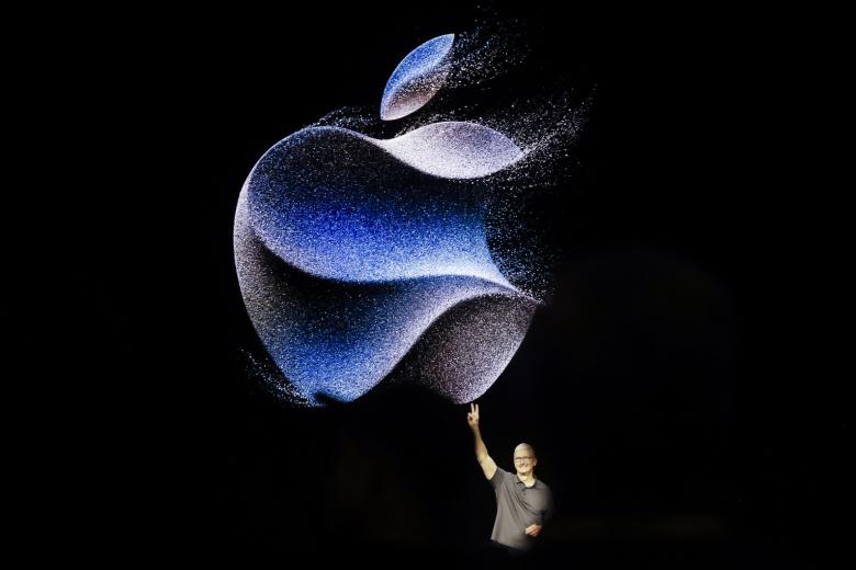 Глава компании Apple Тим Кук на ежегодной осенней презентации новинок компании в театре Стива Джобса на территории кампуса Apple Park