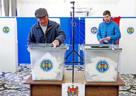 «Много необъяснимого»: Песков о вмешательстве в выборы в Молдавии