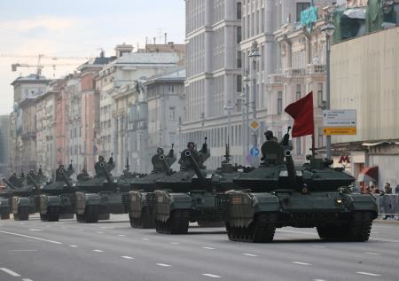 Шойгу рассказал о подготовке к парадам Победы 9 мая в России