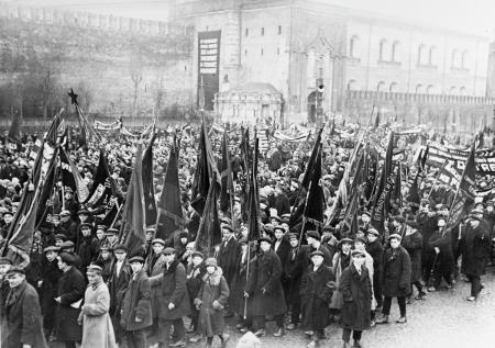 Годовщина революции или День примирения: какой праздник отмечают 7 ноября