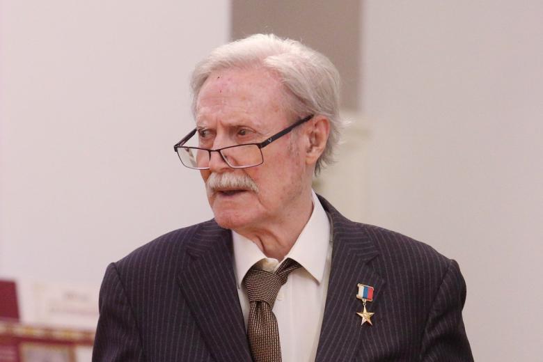 Юрий Соломин
