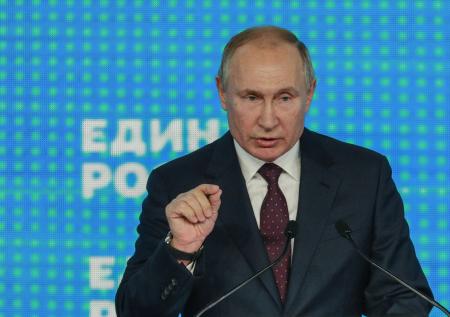 Путин поручил принять дорожную карту военно-технического сотрудничества