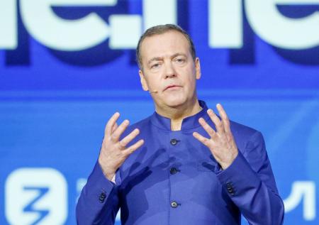 Медведев выразил признательность «лаосским друзьям»