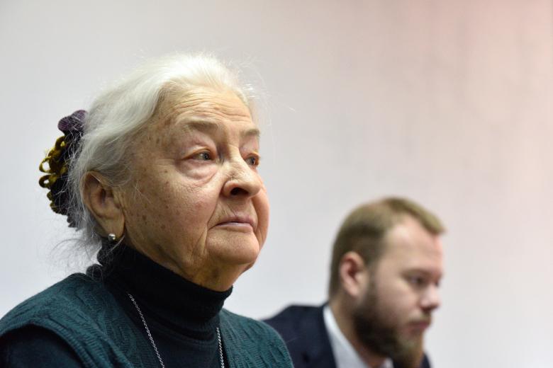Мать О. Бузины Валентина на предварительном судебном заседании по уголовному делу об убийстве известного украинского журналиста и писателя Олеся Бузины в Шевченковском районном суде Киева