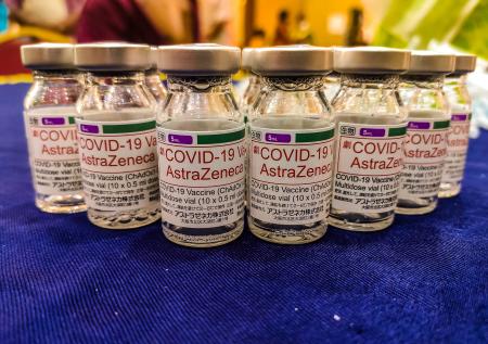 Учёные назвали причину образования тромбов после вакцинации AstraZeneca