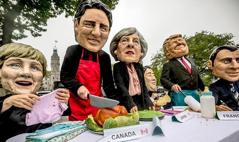 Акция активистов Оксфам на тему саммита G7