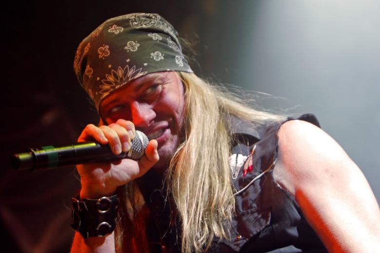 Экс-солист американской глэм-рок группы Skid Row Джонни Солинджер