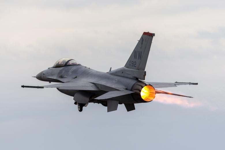 Истребитель F-16