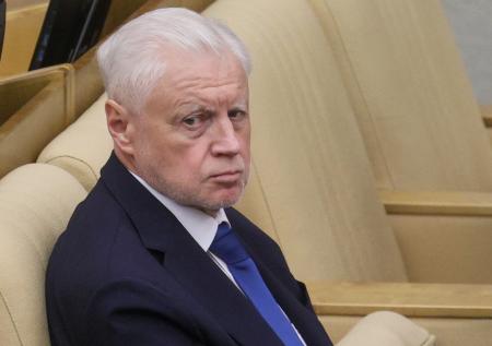 «России быть великой»: Миронов перекрестился во время выступления в Госдуме