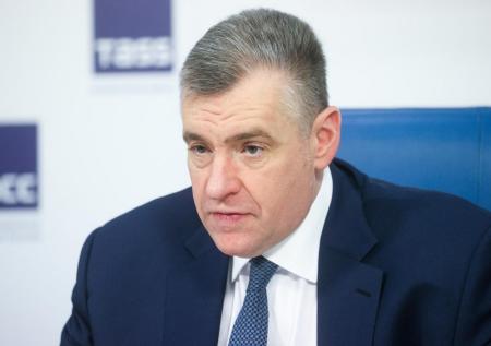 Слуцкий призвал выдавать больше российских паспортов