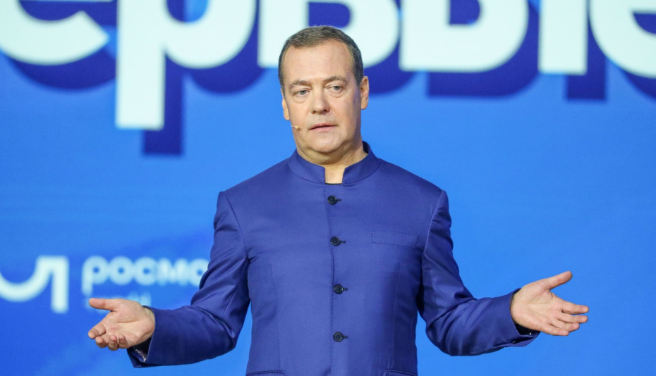 Медведев в двух словах описал церемонию открытия Олимпиады в Париже ...