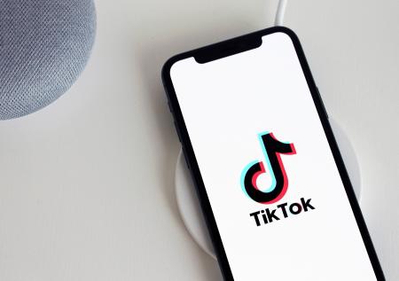 10-летняя девочка умерла при попытке повторить опасный челлендж из TikTok