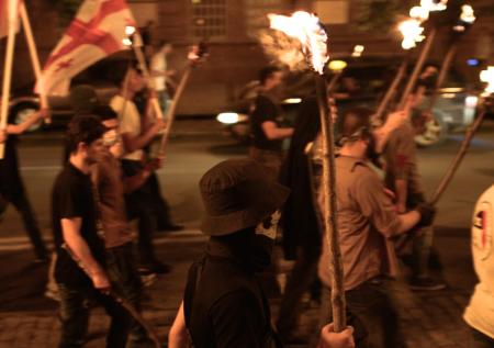 Протестующие в Тбилиси идут к дому основателя партии власти