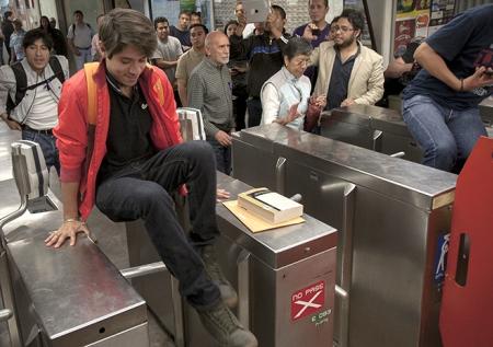Врата в бездну: сотни людей пропали в метро Мехико