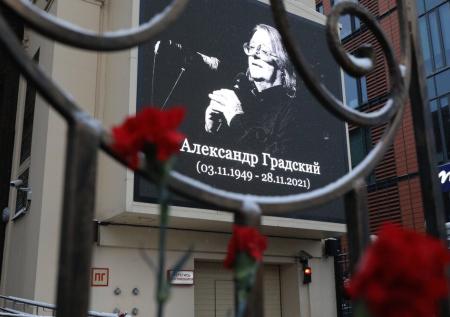 «Сделали кладовку»: звезда «Голоса» заявил о разрушении гримерки Градского