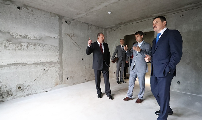 Глава Минстроя РФ Михаил Мень