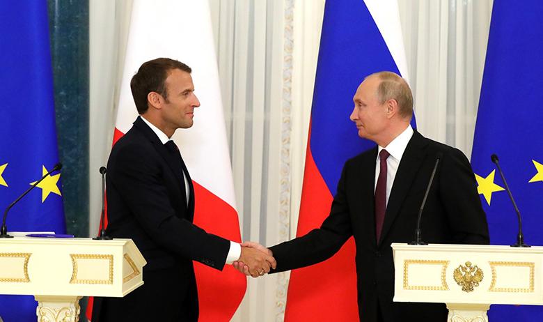 Президент РФ Владимир Путин и президент Франции Эммануэль Макрон