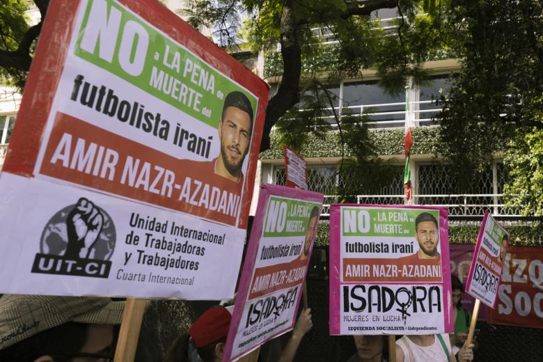 Протест в связи со смертным приговором футболисту Амиру Азадани в Иране