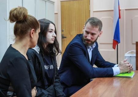 Зарезали отца и выйдут на свободу? Неожиданный финал дела сестер Хачатурян