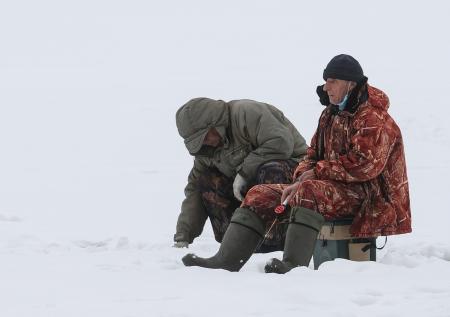 На Сахалине около 40 рыбаков унесло на льдине в море