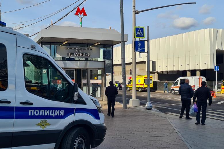 Обстановка у станции «Печатники» Люблинско-Дмитровской линии Московского метрополитена после инцидента с поездами