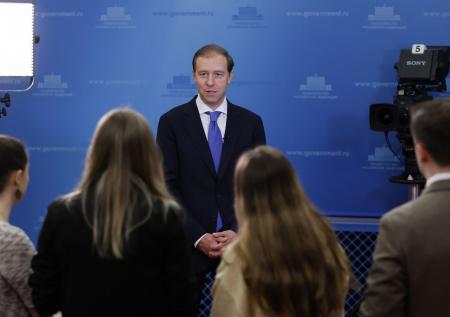 Мантуров: бренды не просили об исключении из перечня параллельного импорта