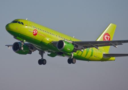 Boeing с неисправным двигателем взял разбег, но остановился перед взлетом