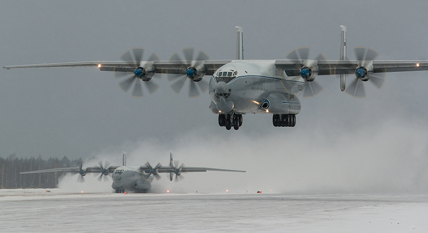 Транспортные самолёты Ан-22 »Антей» во время совместных учений воздушно-десантных войск и военно-транспортной авиации
