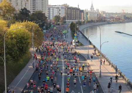 Рекордное число участников, перекрытия улиц: как прошел Московский марафон